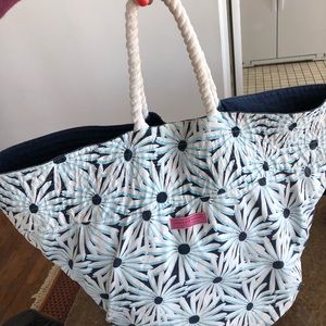 Vineyard Vines floral print beach bag